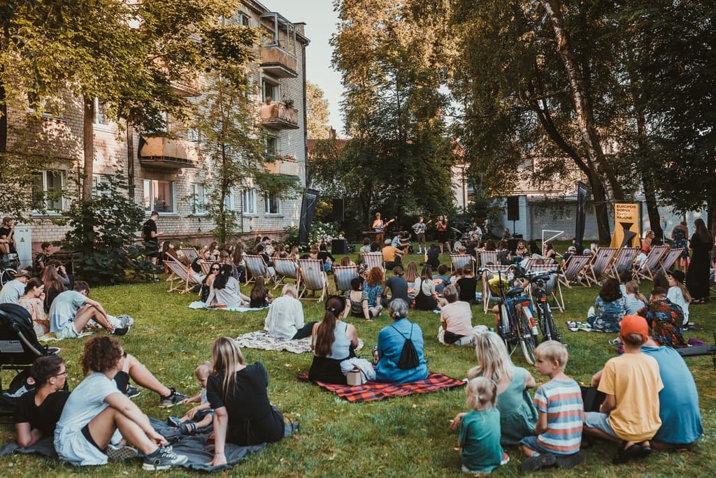 Vienas asmeniškiausių miesto renginių ciklų „Kultūra į kiemus“ grįžta į Kauno mikrorajonus