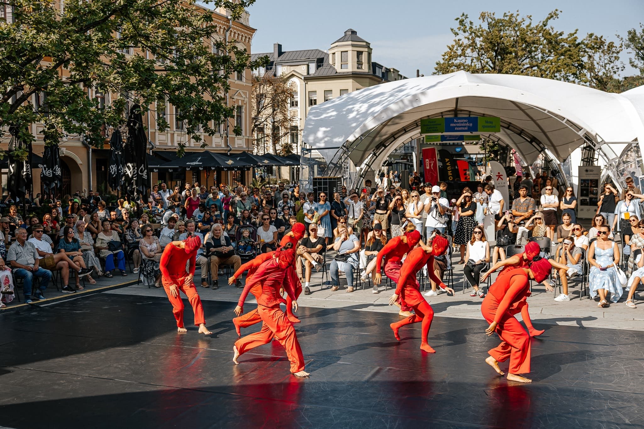 Gerinti rekordai ir antakius kilnojusi kultūros gausa: savaitgalį vyko tūkstančius lankytojų sutraukusi Kauno kultūros mugė