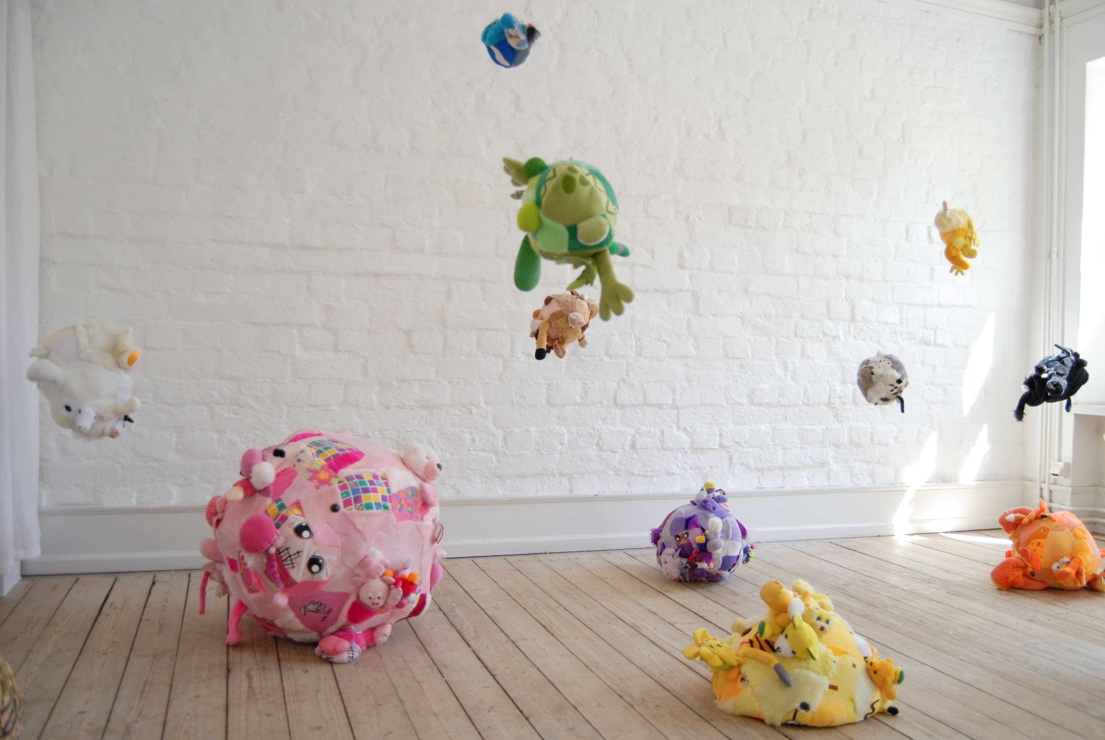 Tarptautinėje parodoje „Pažaiskime Fluxus!“ – Ukrainos žmonių prisiminimai ir Dainavos mikrorajono balsai