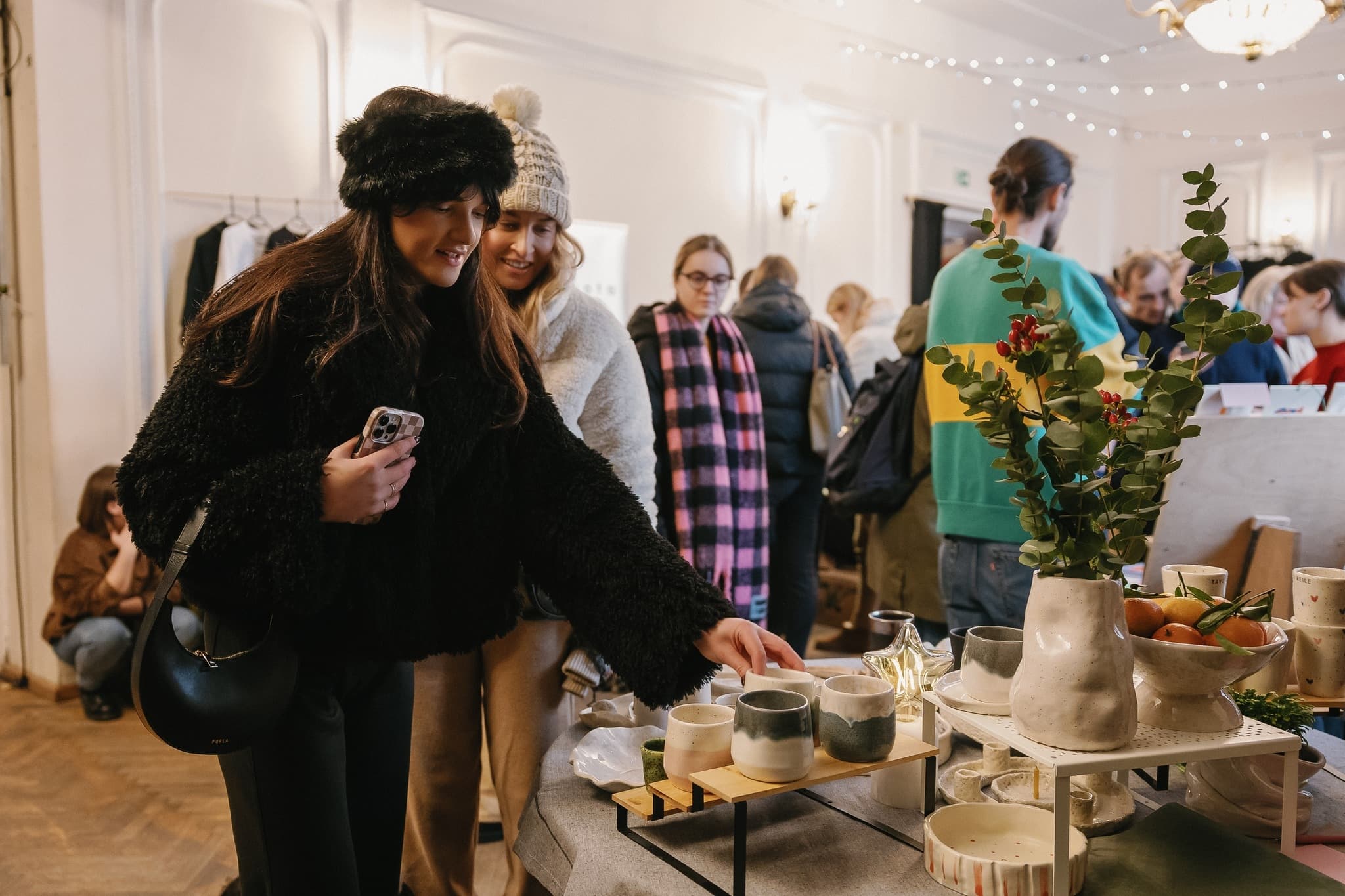 Jokių šabloninių dovanų – Kauno menininkų namuose savaitgalį vyks Kalėdinė meno mugė